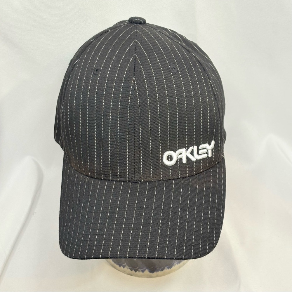 Oakley Fitted Pinstripe Hat Flexfit Size L/XL Black White Cap Tin Can? Wave?